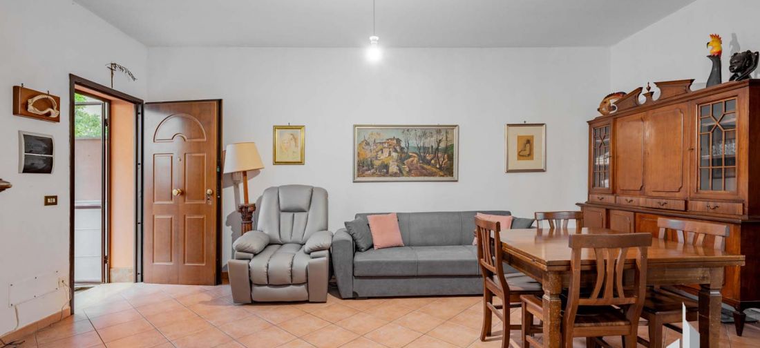 CERVETERI - VIA DEI VILLINI - BILOCALE PIANO TERRA CON POSTO AUTO E CANTINA - ACCESSO INDIPENDENTE