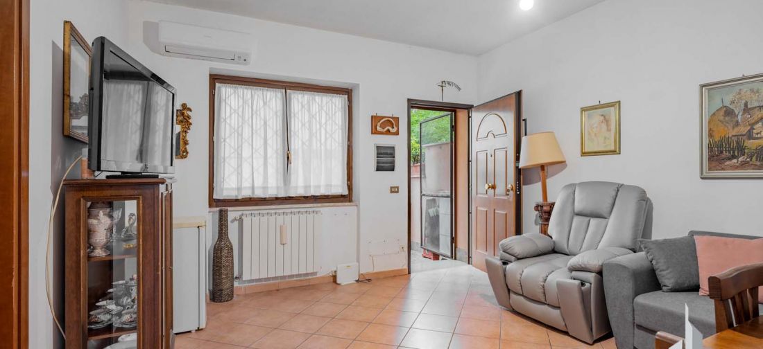 CERVETERI - VIA DEI VILLINI - BILOCALE PIANO TERRA CON POSTO AUTO E CANTINA - ACCESSO INDIPENDENTE