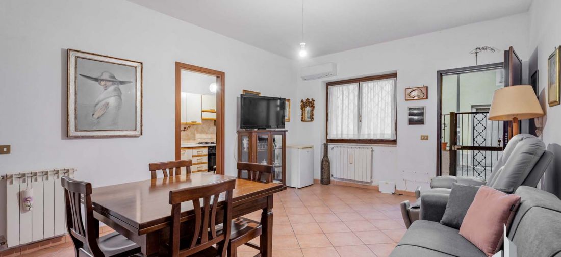 CERVETERI - VIA DEI VILLINI - BILOCALE PIANO TERRA CON POSTO AUTO E CANTINA - ACCESSO INDIPENDENTE