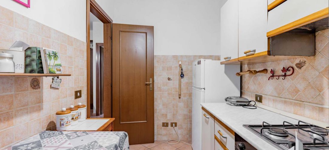 CERVETERI - VIA DEI VILLINI - BILOCALE PIANO TERRA CON POSTO AUTO E CANTINA - ACCESSO INDIPENDENTE