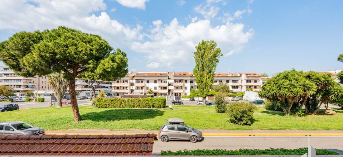 CERENOVA CENTRALISSIMO BILOCALE RISTRUTTURATO CON POSTO AUTO E PISCINA