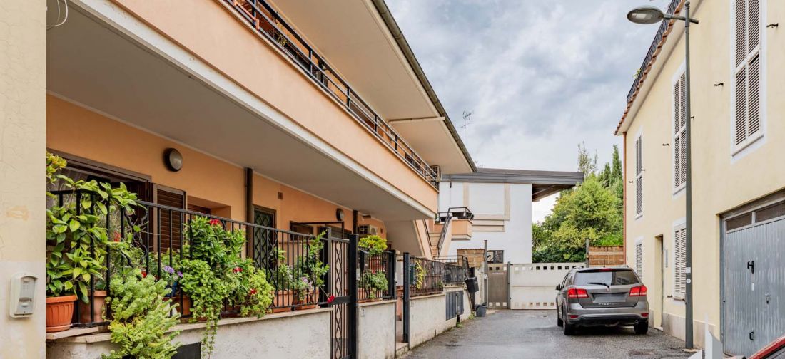 CERVETERI - VIA DEI VILLINI - BILOCALE PIANO TERRA CON POSTO AUTO E CANTINA - ACCESSO INDIPENDENTE