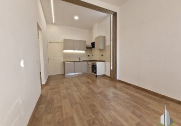 LADISPOLI - TRILOCALE PIANO TERRA RISTRUTTURATO DOPPI SERVIZI