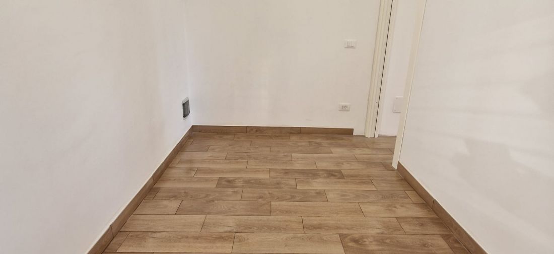LADISPOLI - TRILOCALE PIANO TERRA RISTRUTTURATO DOPPI SERVIZI