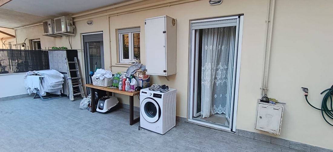 LADISPOLI - TRILOCALE PIANO TERRA RISTRUTTURATO A 100M DAL MARE