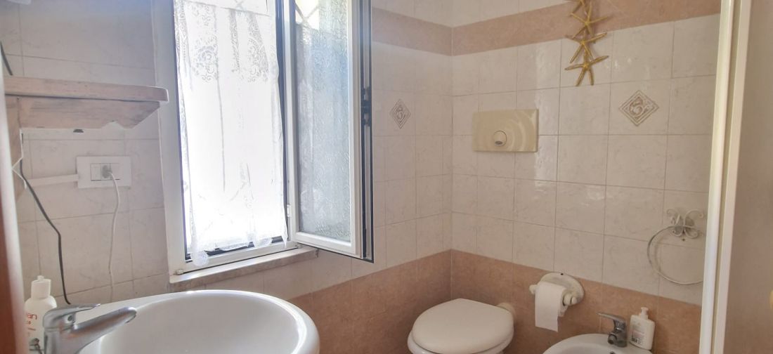 LADISPOLI MONOLOCALE PIANO TERRA CENTRALE SENZA CONDOMINIO PERFETTO USO INVESTIMENTO